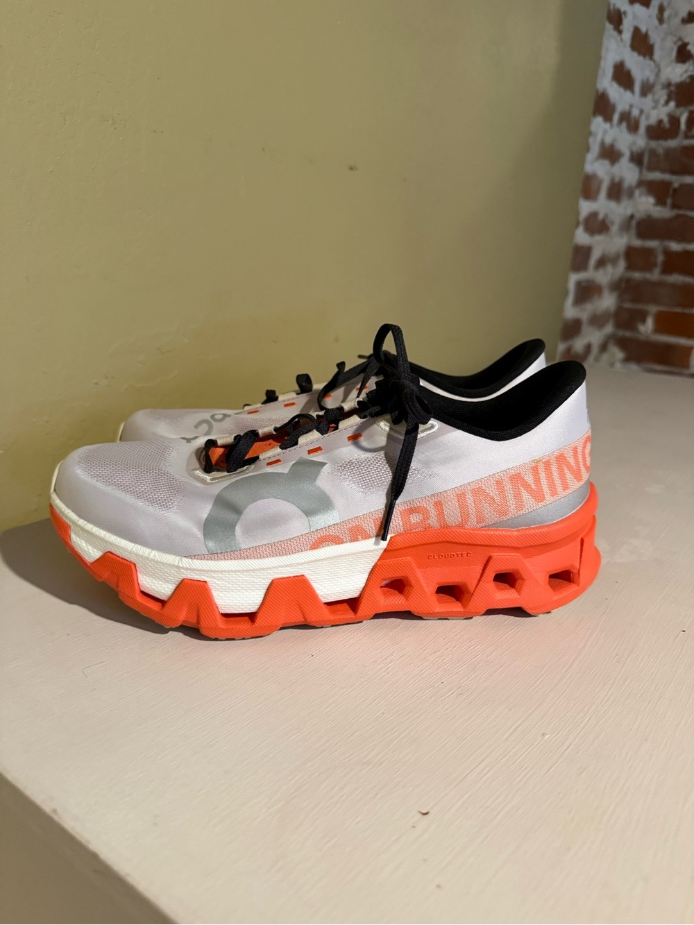 On Running Cloudmoster Hyper Shoes Men's Size 9.5
